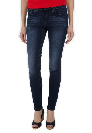 Купить модные женские джинсы: значит шагать в ногу с модными тенденциями