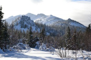 Лыжники осваивают новую лыжную трассу базы отдыха «Эко-парк Зюраткуль»