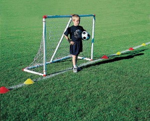 Какое спортивное оборудование необходимо для состязаний по мини-футболу?