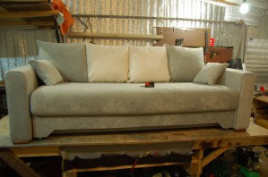 Ремонт мебели в Москве: как подобрать ткань для перетяжки дивана?