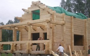 Обзор плюсов и минусов домов, выстроенных из деревянного бруса