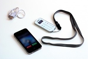 15-граммовая Bluetooth-гарнитура в виде микроскопического мобильника