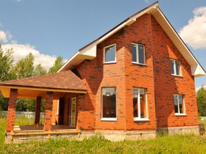 Возведение домов про ключ: преимущества проживания в коттеджном поселке