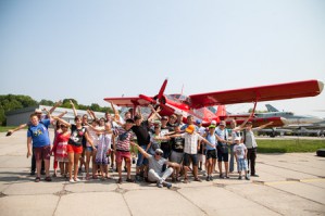 Социально незащищенные школьники посетили Государственный музей авиации