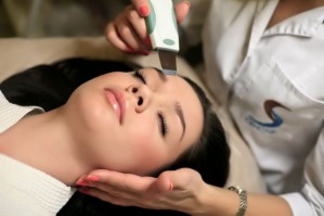 Лазерная аппаратная косметология в салоне красоты «Грааль»