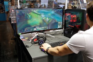 AOC представляет новые игровые мониторы на gamescom 2018