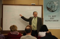 Или сажаем в тюрьму, или просвещаем